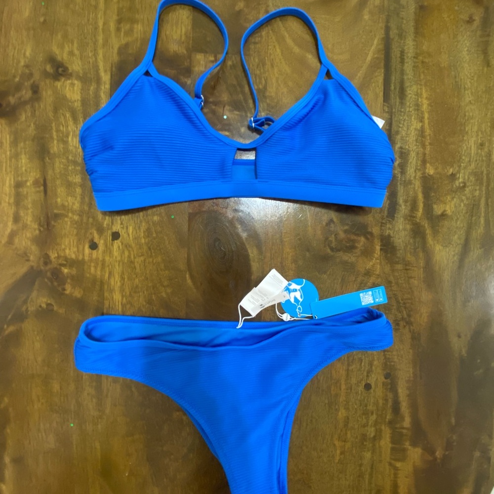 Cupshe bathing suit. Blue. Size medium bikini.
